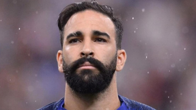 Apr&egrave;s sa retraite, Adil Rami veut continuer sa vie sur un banc de touche.