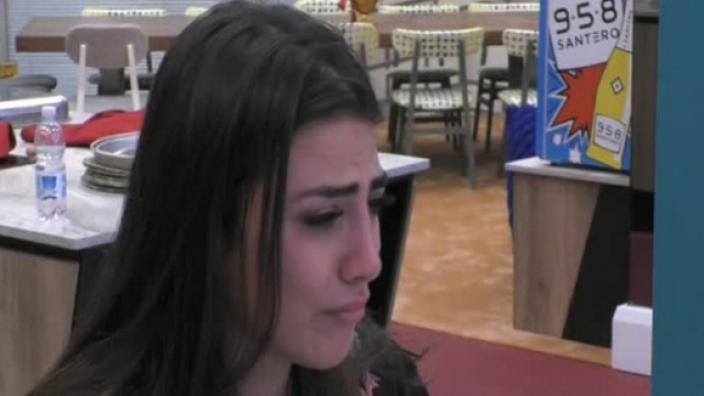Grande Fratello Vip, Giulia Salemi piange in diretta e Lisa svela le sue insicurezze
