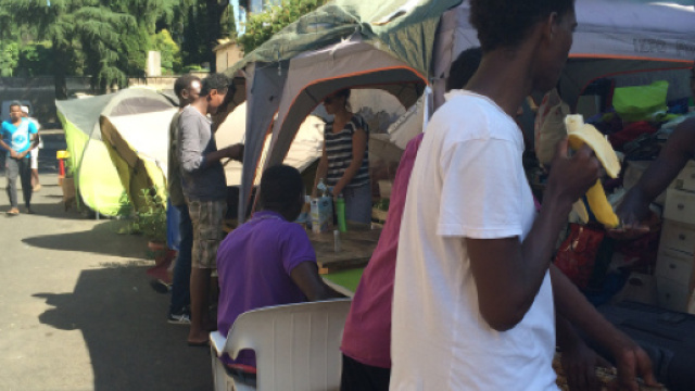 Roma: rifugiati sfrattati, da due mesi dormono in strada