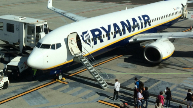 Ryanair, le nuove tariffe sui bagagli a mano fanno insorgere il Codacons