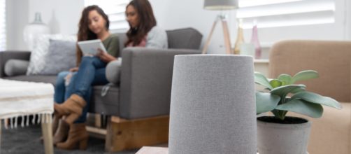 Netgear ingresa al mercado de altavoces inteligentes con Orbi Voice