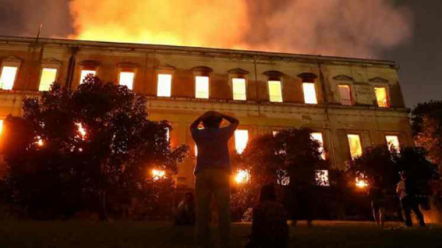 Incendie de Rio de Janeiro : le Mus&eacute;e national du Br&eacute;sil vieux de 200 ans a p&eacute;ri sous les flammes.