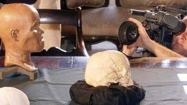 Incendie du mus&eacute;e de Rio : le cr&acirc;ne de Luzia, le plus grand squelette de dinosaure, un sarcophage, tant de pertes inestimables.