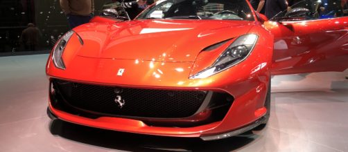 Fotografia oficial del Ferrari 812 Monza