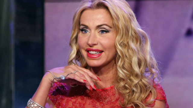 Anticipazioni T.I. VIP: Valeria Marini avrebbe messo gli occhi su un tentatore