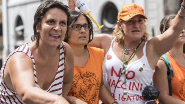 Foto scattata ad una protesta No-Vax (daysicilia.com)