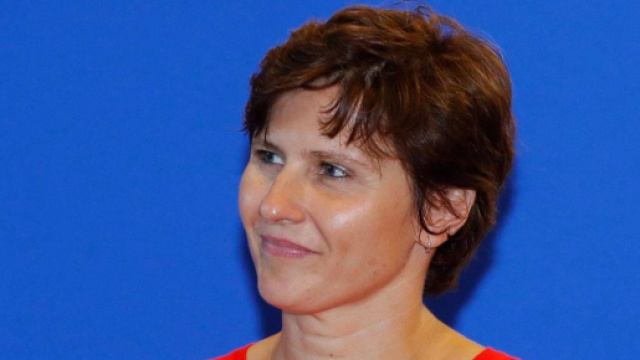 Roxana Maracineanu succ&egrave;de &agrave; Laura Flessel