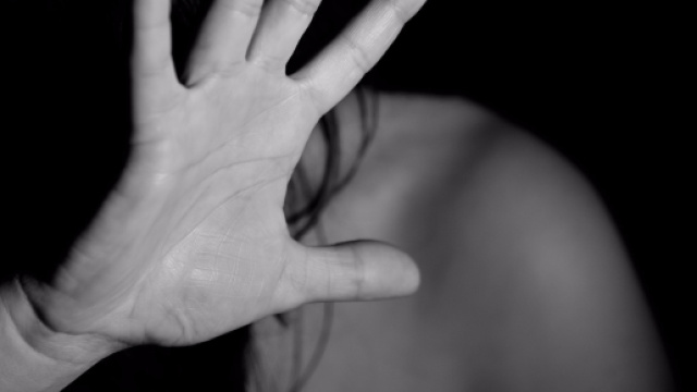 Stalking a Bari: ferisce l'ex compagno e si costituisce alle autorit&agrave;