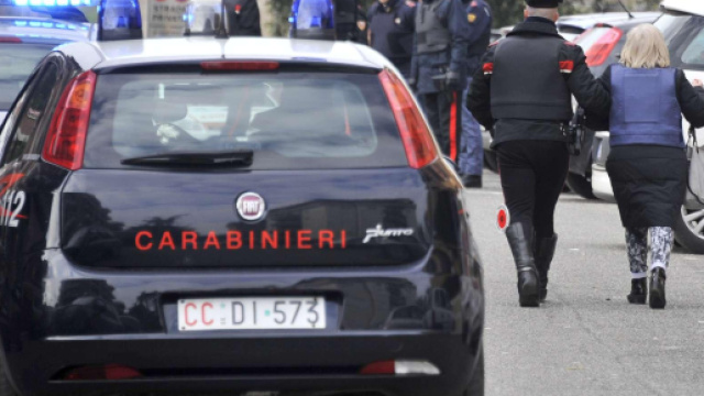 Donna di 64 anni si barrica in casa e uccide i figli disabili