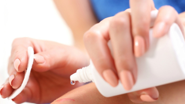 Eboli: anziana si taglia con una cassetta della frutta e muore di tetano.