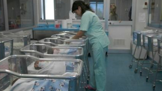 Hull, neonato contrae l'herpes per un banale bacio - Il Mattino