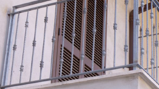 Denunciata 59enne: avrebbe consumato rapporti intimi a Ibiza con un 14enne.