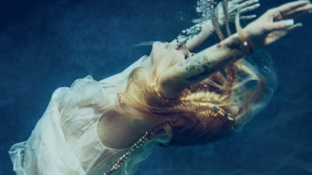 La cover del singolo 'Head Above Water' di Avril Lavigne