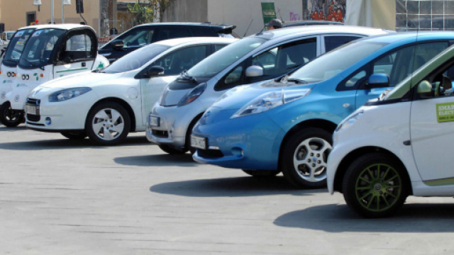 Roma: tornano le auto blu, Virginia Raggi ne ordina 93