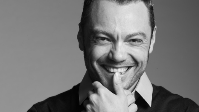 Tiziano Ferro: duro attacco dei fan dopo la pubblicazione di un post che lo ritrae con Belen Rodriguez