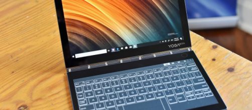 Este modelo de Lenovo presentado en Berl&iacute;n destaca por su doble pantalla con teclado de tinta electr&oacute;nica