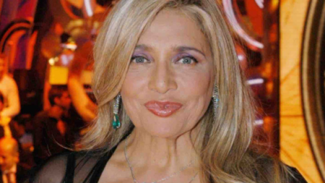 Isola dei Famosi 2015 | Mara Venier | C'&egrave; Posta per Te ... - davidemaggio.it