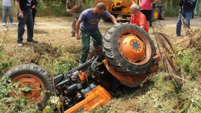 Calabria, ex avvocato muore travolto da un trattore. (foto di repertorio)