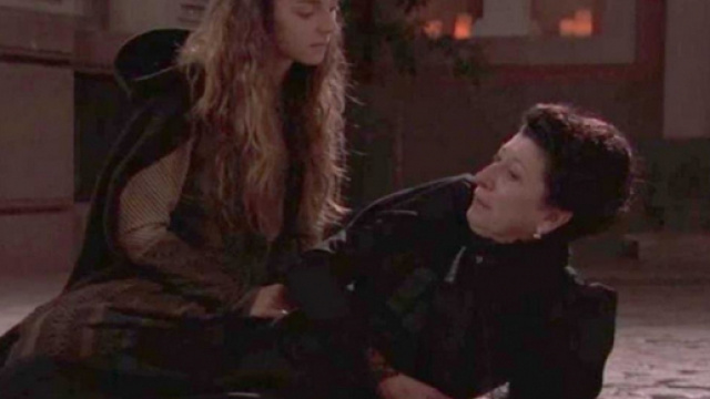 Trame Una Vita: Ursula viene pugnalata gravemente da Olga