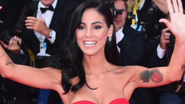 Giulia De Lellis, ennesimo scivolone: confonde la Gruber con un'attrice rifatta.