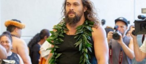 V&iacute;deo de Jason Momoa com a fam&iacute;lia no Hava&iacute;, (Di&aacute;rio Pernambucano)