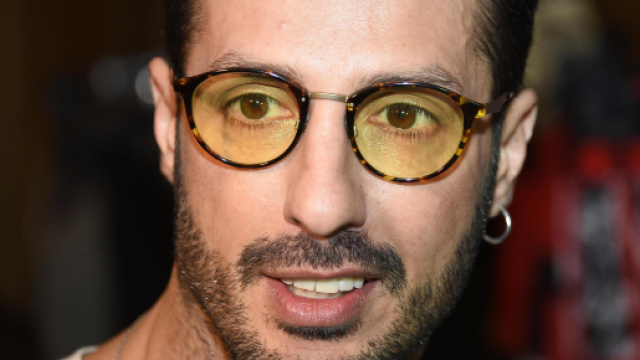 Fabrizio Corona, manette in vendita con il suo marchio: 'Facile dare la libert&agrave; per scontata se nessuno ve l'ha tolta'