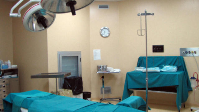 India, bimbo decapitato dagli ostetrici in sala parto, la testa resta incastrata nell'utero