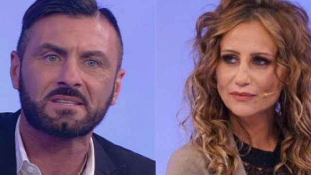 Uomini e Donne: Sossio e Ursula in crisi? Lei pubblica uno strano messaggio su Instagram.