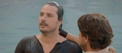 Hidr&oacute;pico &eacute; curado e batizado na novela Jesus (Foto: Record TV)