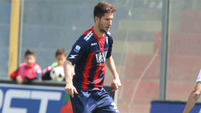 Stefano Pettinari, attaccante del Lecce, potrebbe tornare al Crotone.