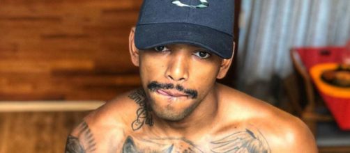 Cantor gerou pol&ecirc;mica por causa de coment&aacute;rio na web