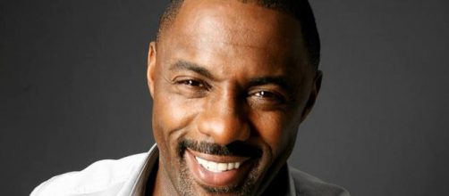 O gal&atilde; Idris Elba retorna ao personagem John Luther (hornet.com)