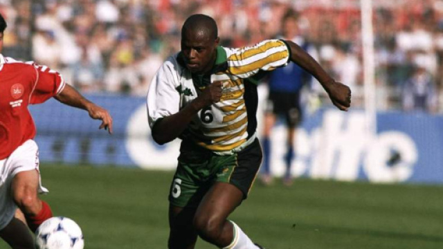 Phil Masinga, l'ex attaccante di Salernitana e Bari &egrave; morto: aveva 49 anni