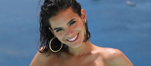 Bruna Marquezine respondeu aos internautas sobre seu truque para sair bem na foto. (Foto Reprodu&ccedil;&atilde;o)