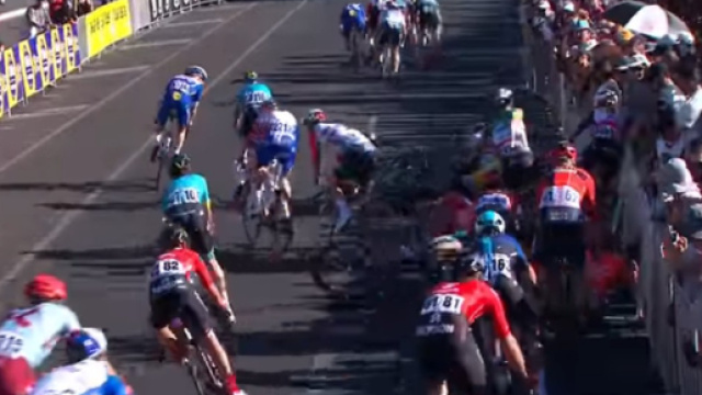 La caduta di Elia Viviani al Down Under Classic