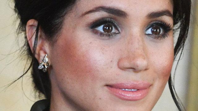 Meghan Markle viso grande oliva