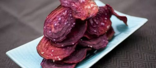 Chips de beterraba. (Reprodu&ccedil;&atilde;o / Virei Chefe)