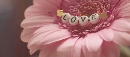 In the run up to Valentine's Day, make a list of romantic movies to binge. [Image Pixabay]