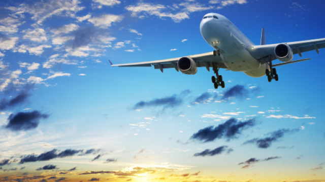 Baleari, coniugi costretti a sedersi a terra su un volo per Birmingham