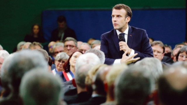 Emmanuel Macron lance le Grand D&eacute;bat &agrave; Grand Bourgth&eacute;roulde.