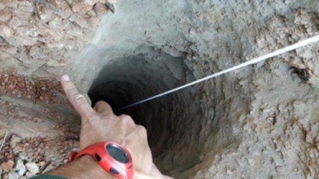 Un pozzo di ricerca dell'acqua simile a quello in cui &egrave; caduto Julen, bambino spagnolo di due anni e mezzo.