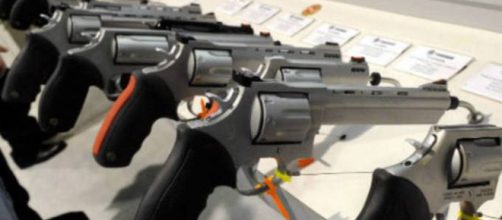 Pre&ccedil;o das armas assusta brasileiros. (Fonte: G1)