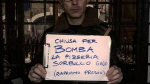 Napoli, bomba contro pizzeria Sorbillo - momentoitalia.it
