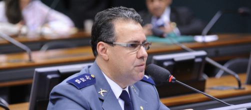 Na foto, Capit&atilde;o Augusto l&iacute;der da bancada da bala, quer facilidades na quest&atilde;o das armas (Foto: Lucio Bernardo Jr.)