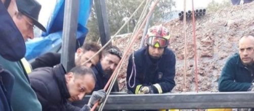 Menino de 2 anos ca&iacute; em po&ccedil;o de 100 metros na Espanha (Foto: EPA)
