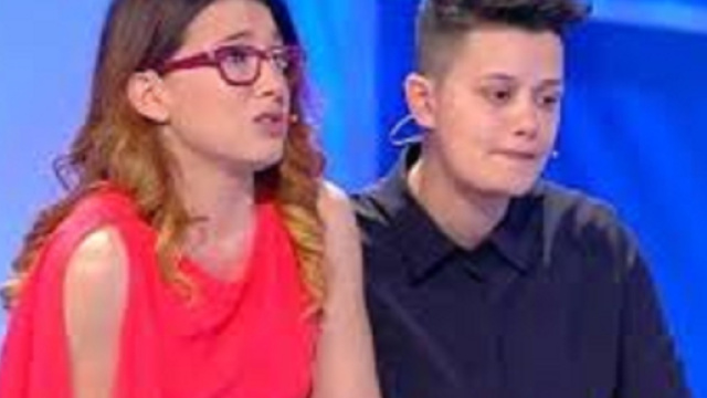C'&egrave; posta per te, puntata del 19 gennaio: ragazza rifiutata dai genitori perch&egrave; gay, li porta dalla De Filippi