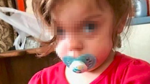 Esce di casa di notte e non riesce pi&ugrave; a rientrare: bimba di 2 anni muore congelata - Fanpage.it