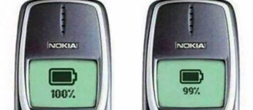 Baterias de celular j&aacute; n&atilde;o s&atilde;o como antigamente (Reprodu&ccedil;&atilde;o: BoredPanda)