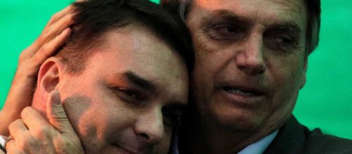 Situa&ccedil;&atilde;o de Fl&aacute;vio Bolsonaro pode desencadear crise no governo do pai, Jair Blsonaro. Foto: Ricardo Moraes / Reuter