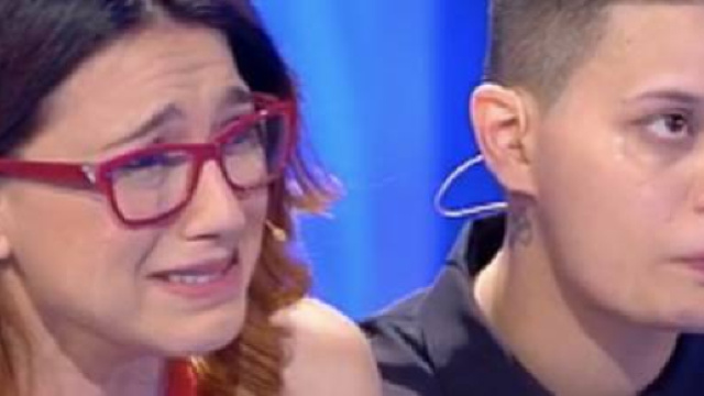 A "C'&egrave; Posta per Te" l'amore tra due donne e una famiglia da unire